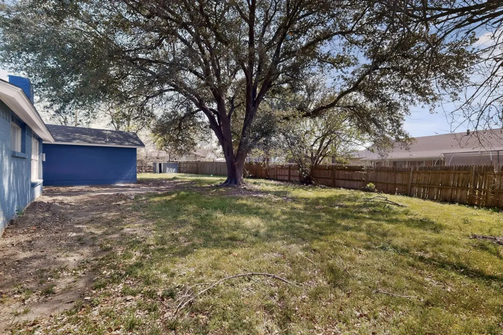400 Casa Bello Court Irving, TX 75062