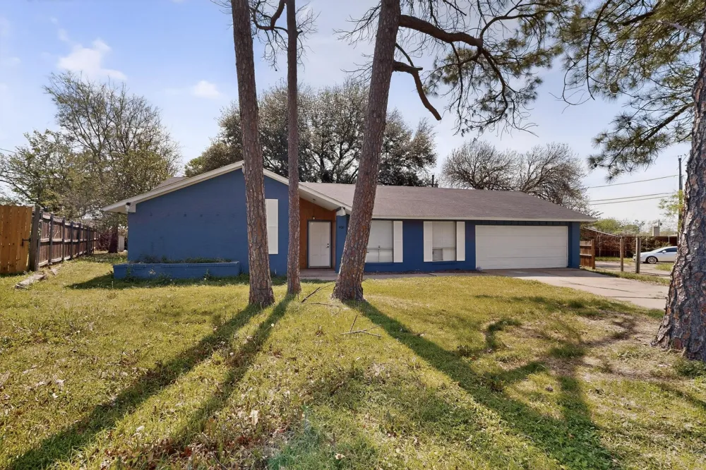 400 Casa Bello Court Irving, TX 75062