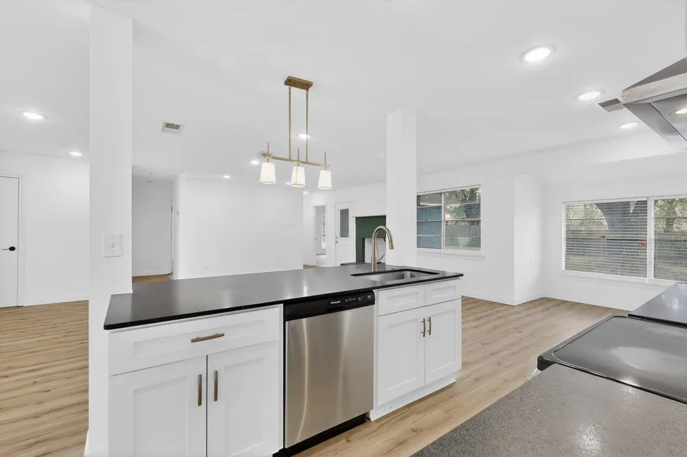 400 Casa Bello Court Irving, TX 75062