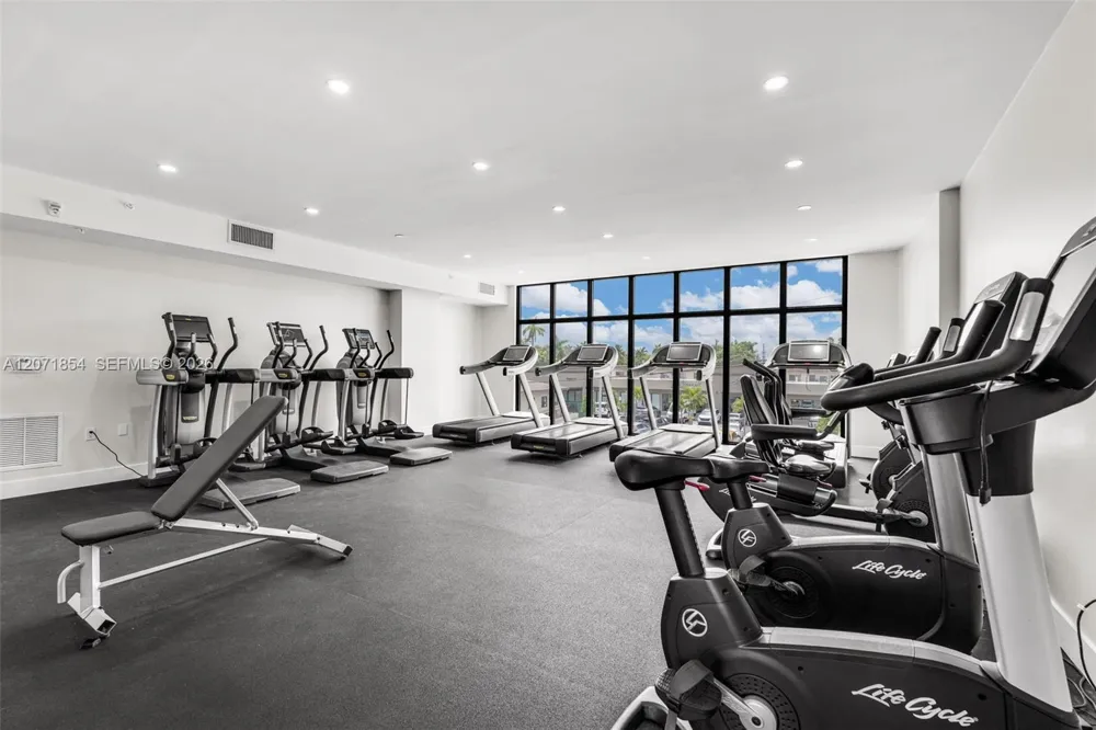1 Curtiss Pkwy #313 Miami Springs, FL 33166