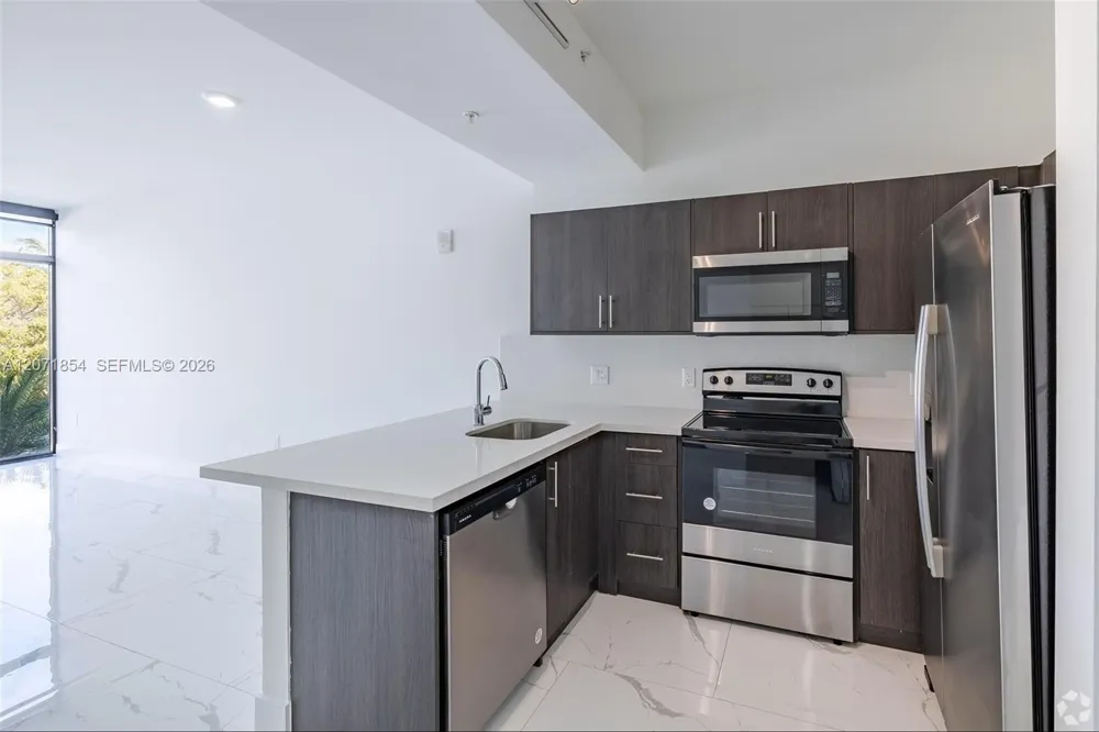 1 Curtiss Pkwy #313 Miami Springs, FL 33166