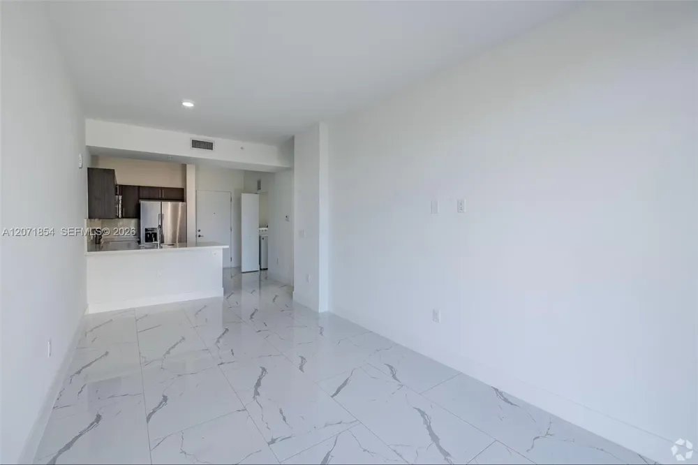 1 Curtiss Pkwy #313 Miami Springs, FL 33166