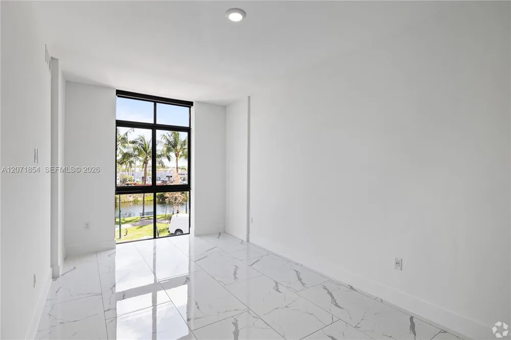1 Curtiss Pkwy #313 Miami Springs, FL 33166