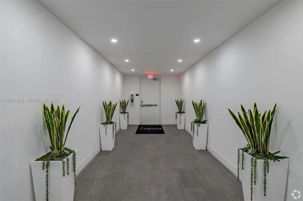 1 Curtiss Pkwy #313 Miami Springs, FL 33166