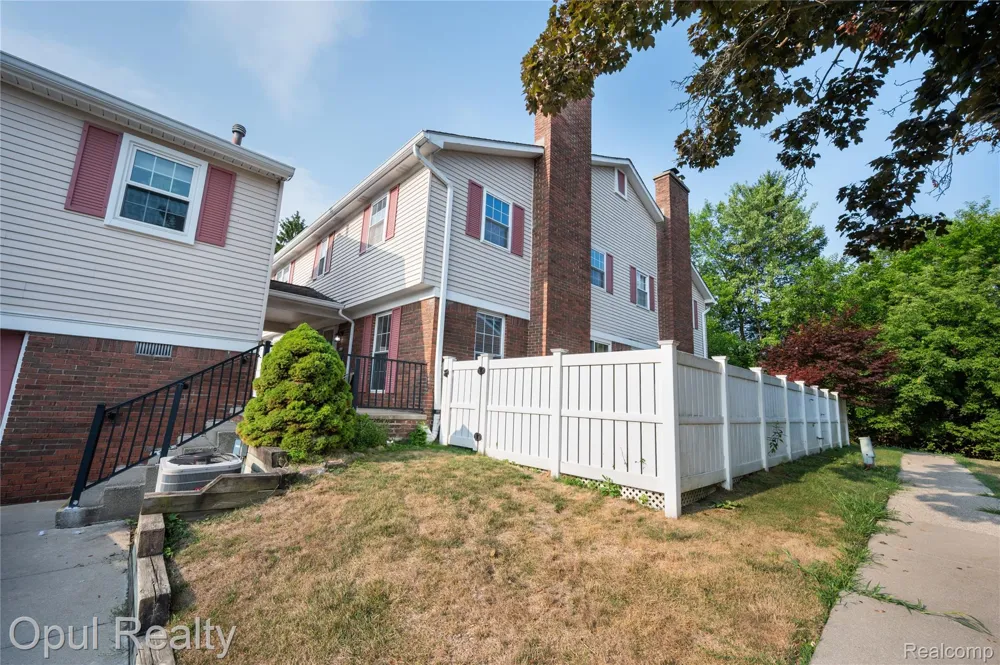 20831 W Glen Haven Circle Novi City, MI 48167