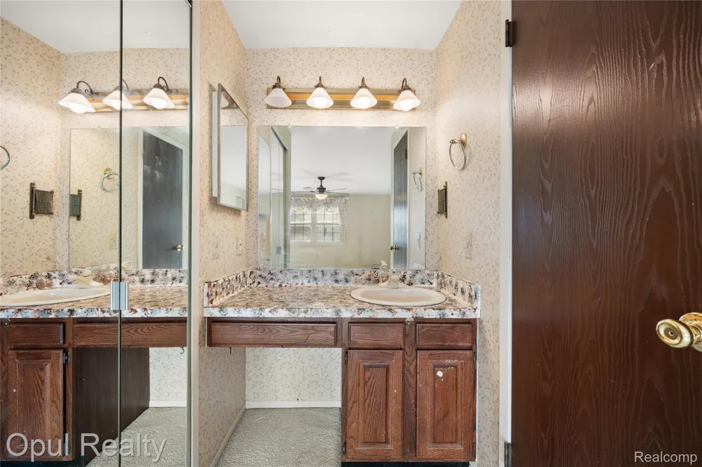 20831 W Glen Haven Circle Novi City, MI 48167