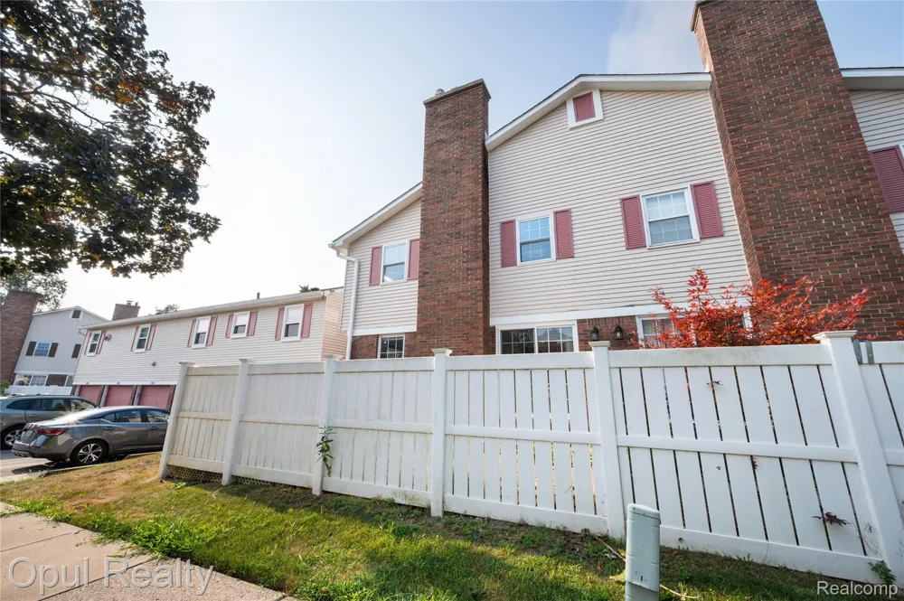 20831 W Glen Haven Circle Novi City, MI 48167
