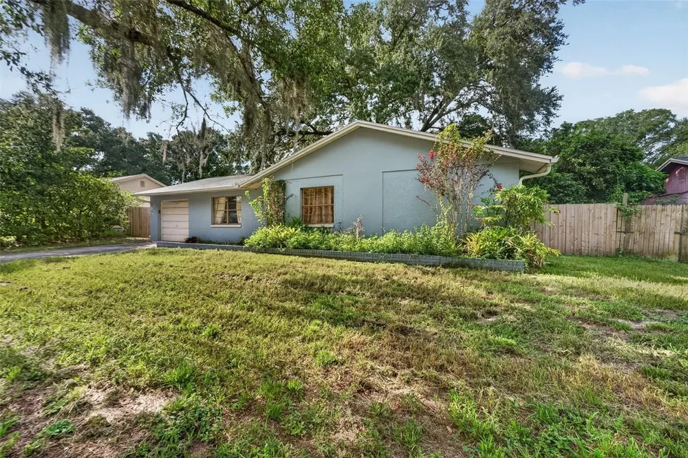 1917 CEDARBROOKE DRIVE Lutz, FL 33549