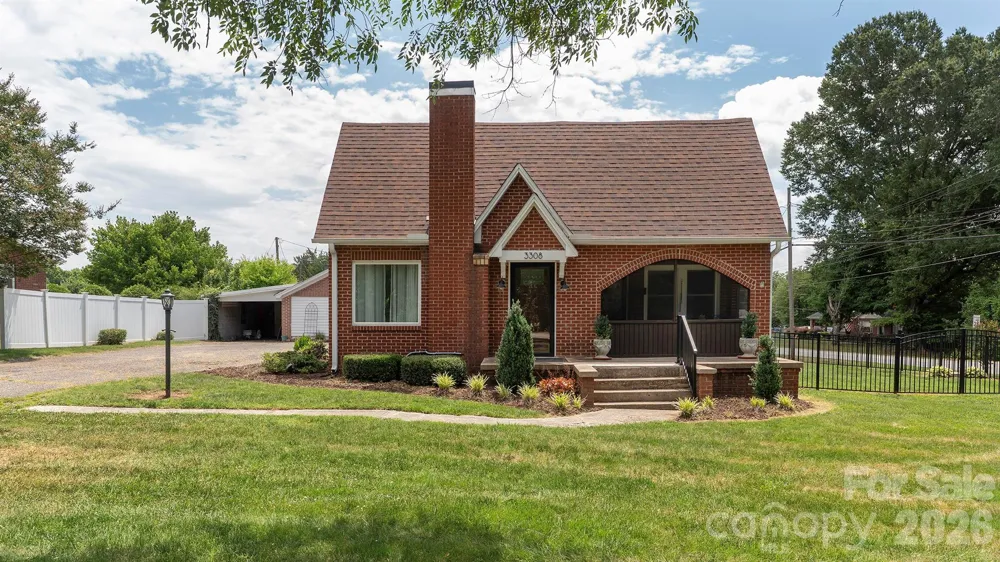 3308 16th Street NE Hickory, NC 28601