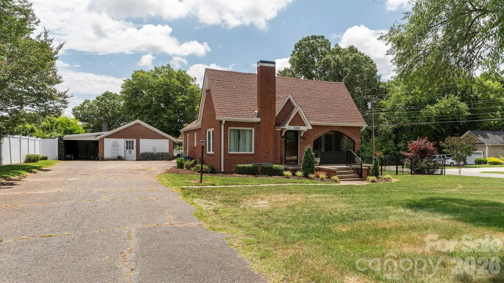 3308 16th Street NE Hickory, NC 28601