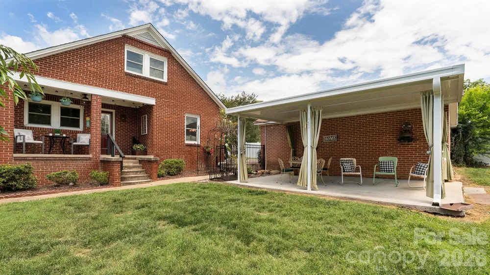 3308 16th Street NE Hickory, NC 28601