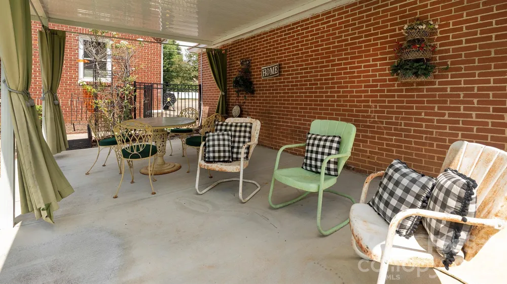 3308 16th Street NE Hickory, NC 28601