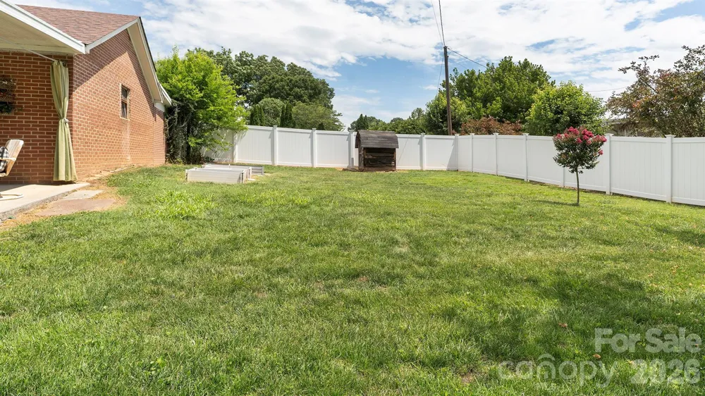 3308 16th Street NE Hickory, NC 28601