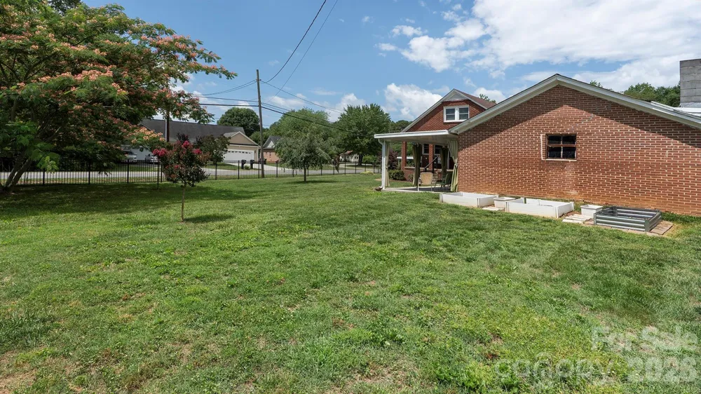 3308 16th Street NE Hickory, NC 28601