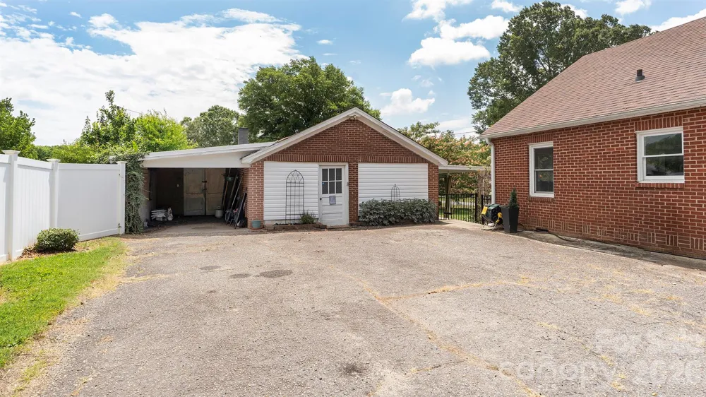 3308 16th Street NE Hickory, NC 28601