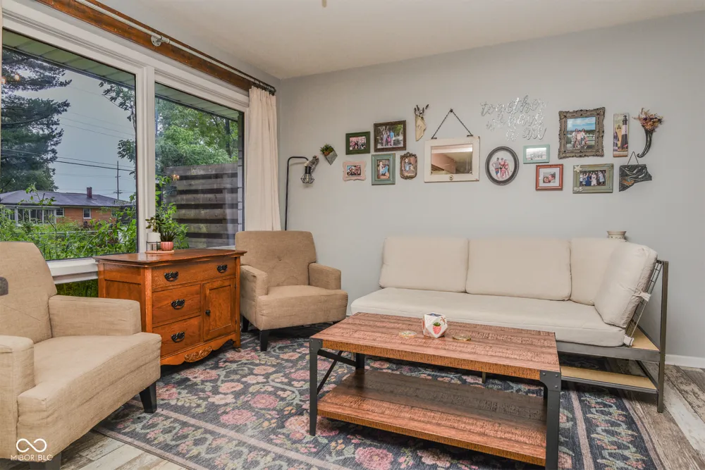 327 Brookside Lane Plainfield, IN 46168