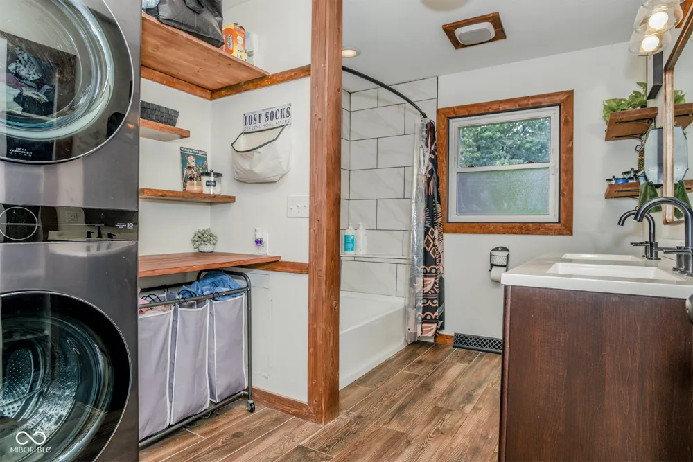 327 Brookside Lane Plainfield, IN 46168