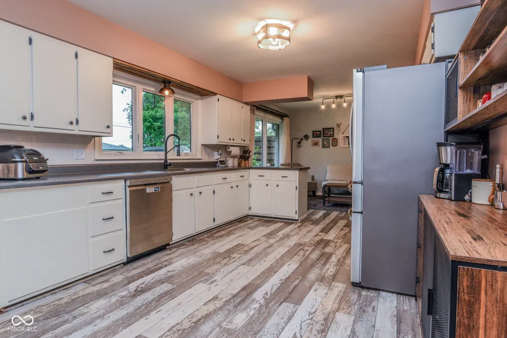 327 Brookside Lane Plainfield, IN 46168