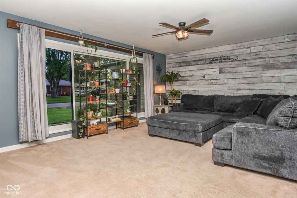 327 Brookside Lane Plainfield, IN 46168