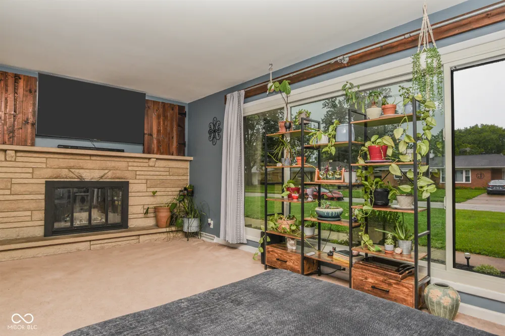 327 Brookside Lane Plainfield, IN 46168