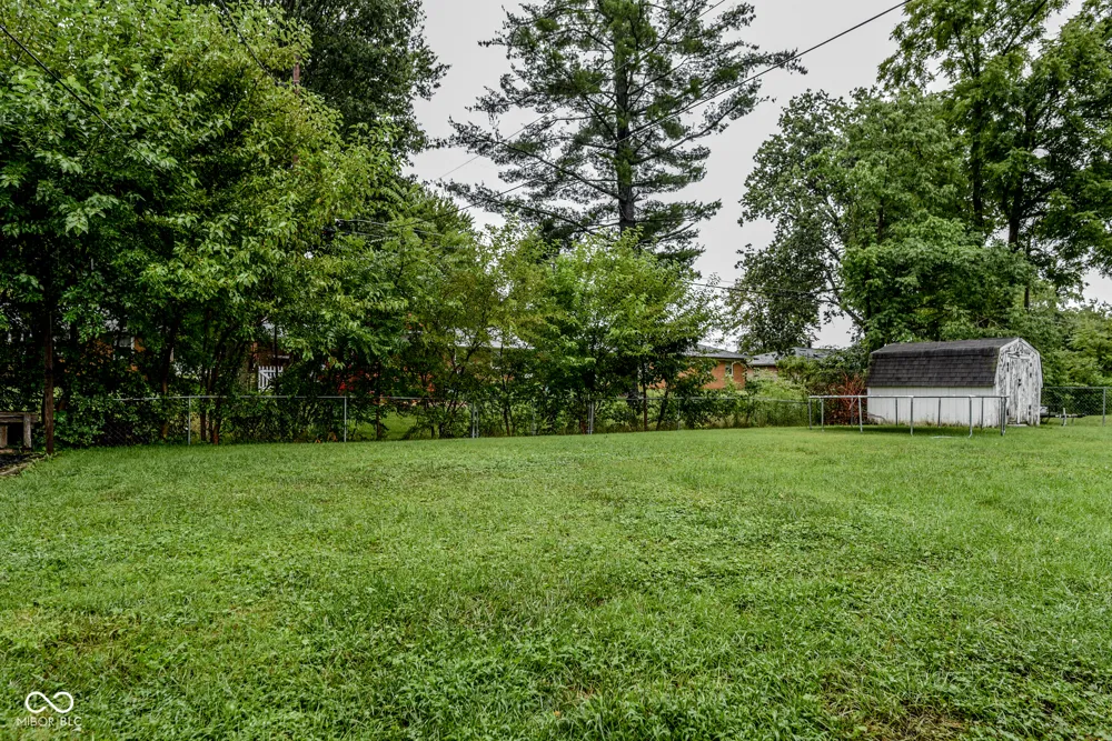 327 Brookside Lane Plainfield, IN 46168