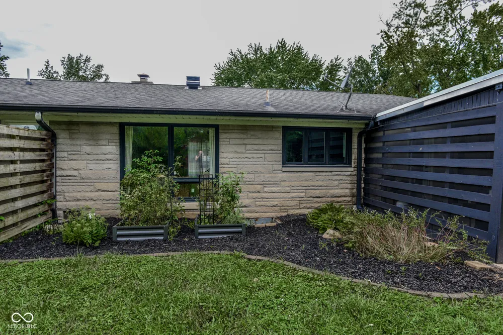 327 Brookside Lane Plainfield, IN 46168