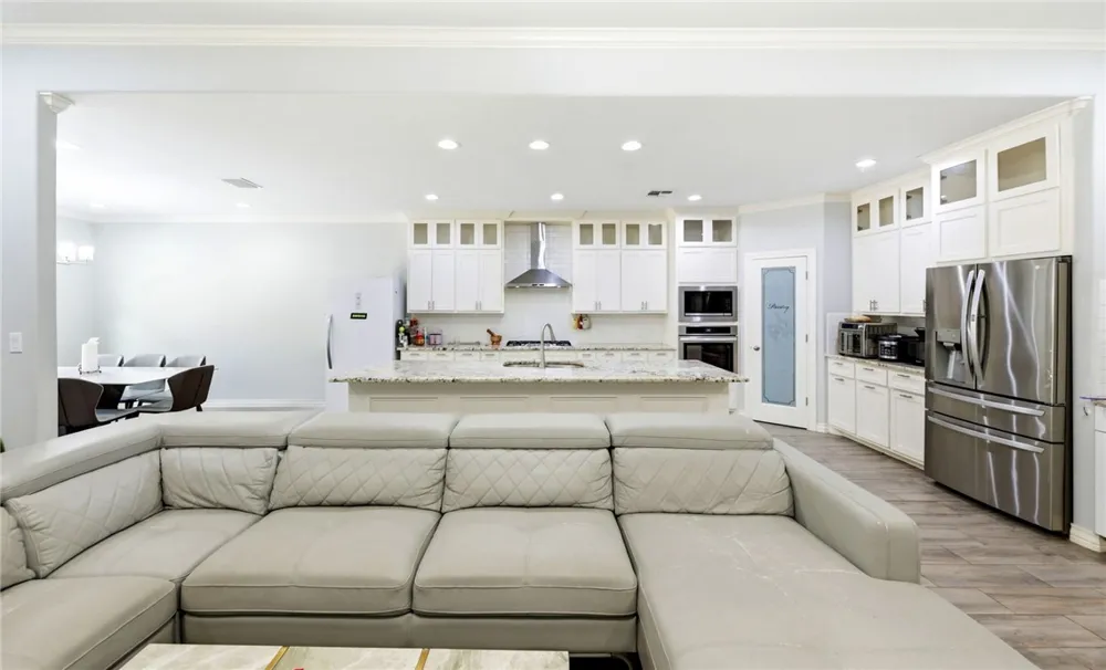 2433 Manuel Corpus Christi, TX 78414