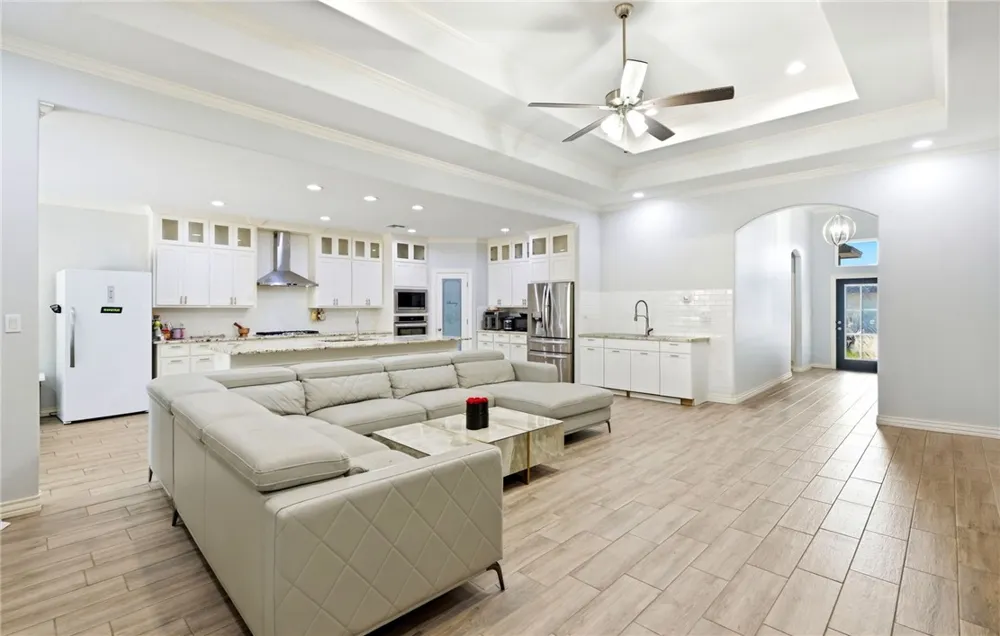 2433 Manuel Corpus Christi, TX 78414