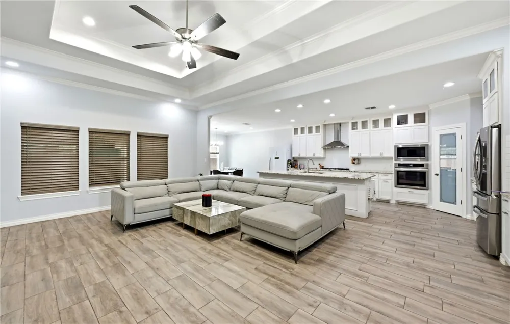 2433 Manuel Corpus Christi, TX 78414