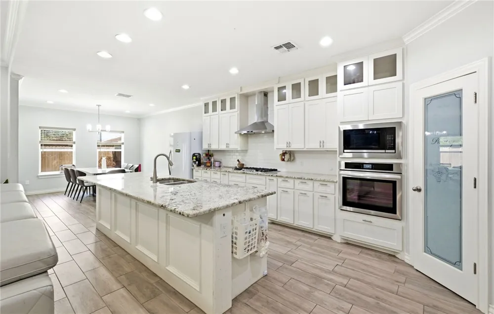 2433 Manuel Corpus Christi, TX 78414