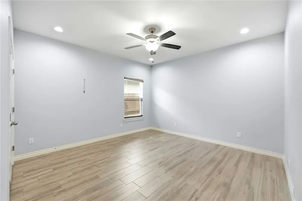 2433 Manuel Corpus Christi, TX 78414