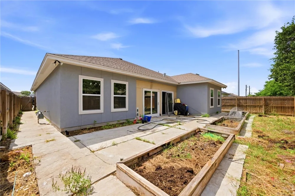 2433 Manuel Corpus Christi, TX 78414