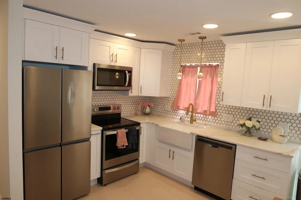 21 S Madison Ave Margate, NJ 08402