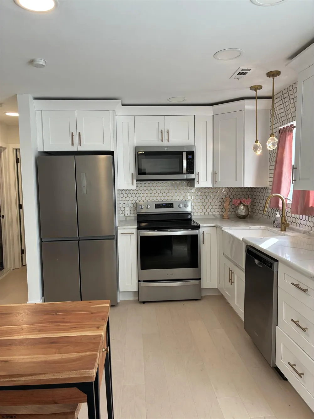 21 S Madison Ave Margate, NJ 08402