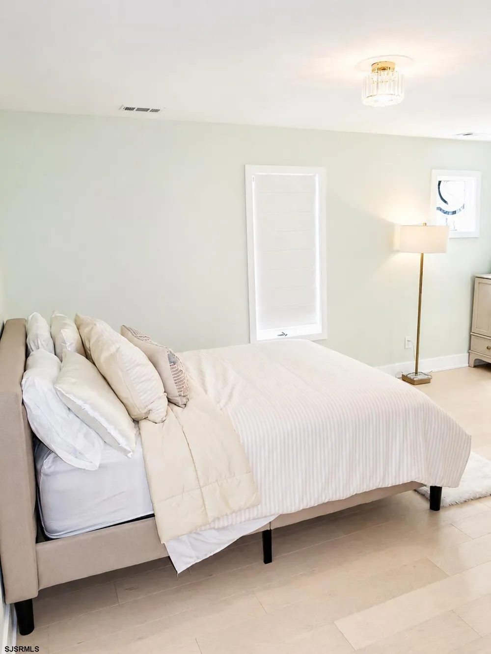21 S Madison Ave Margate, NJ 08402