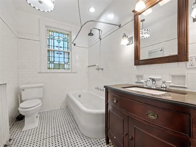 44 FULTON ST Weehawken, NJ 07086