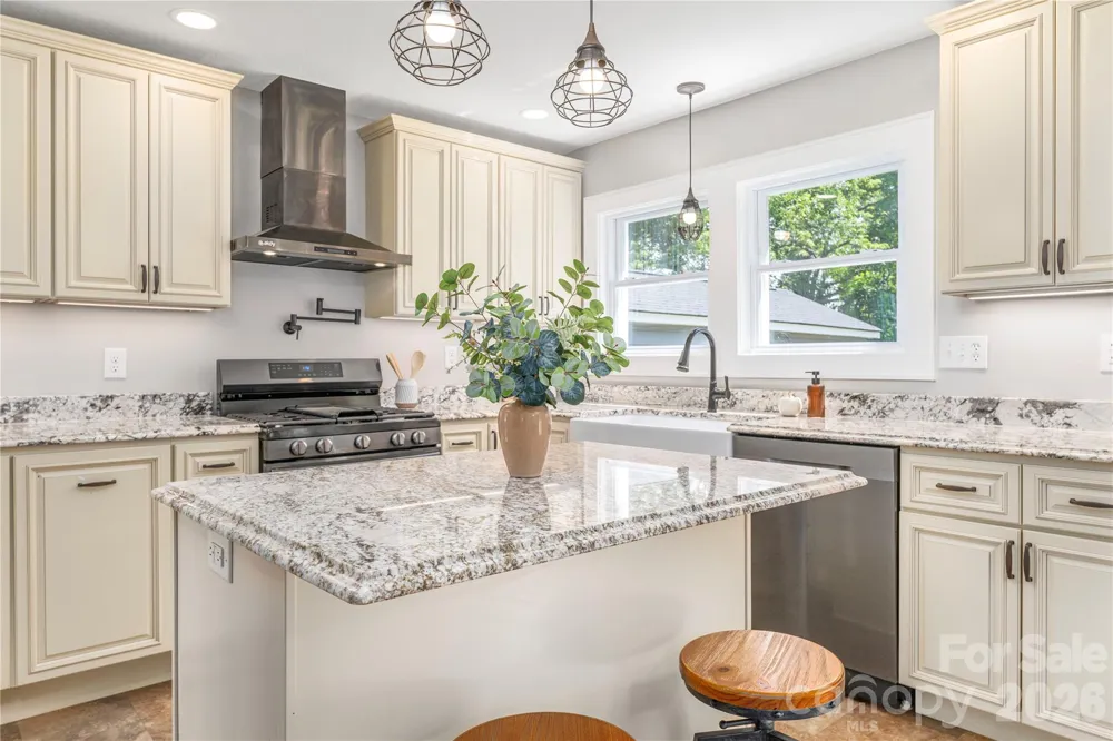 638 Newfound Street Canton, NC 28716