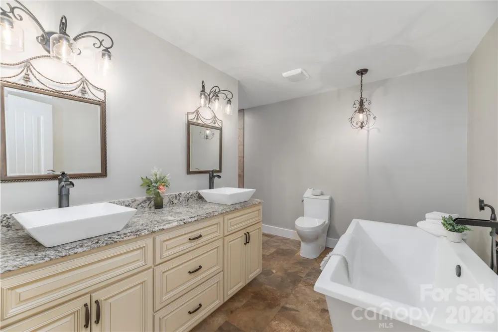 638 Newfound Street Canton, NC 28716