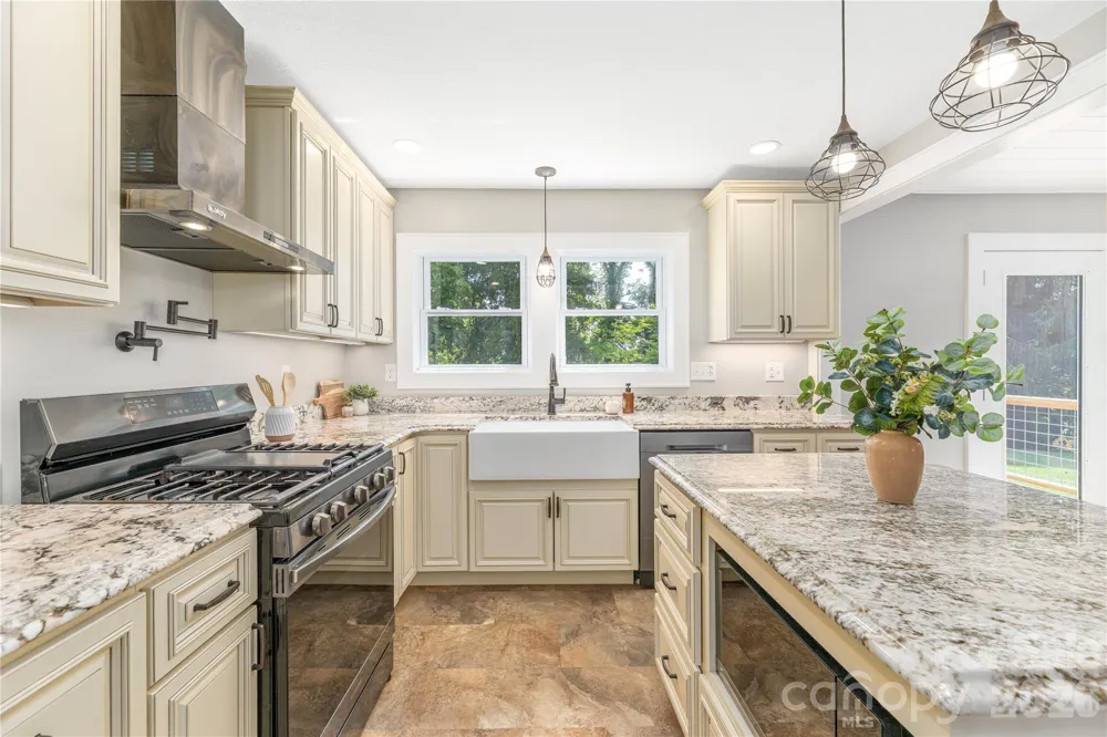 638 Newfound Street Canton, NC 28716