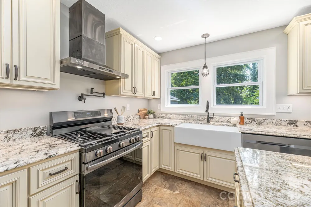 638 Newfound Street Canton, NC 28716