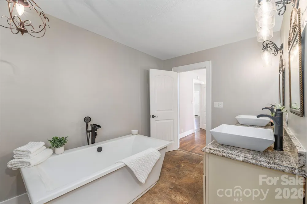 638 Newfound Street Canton, NC 28716