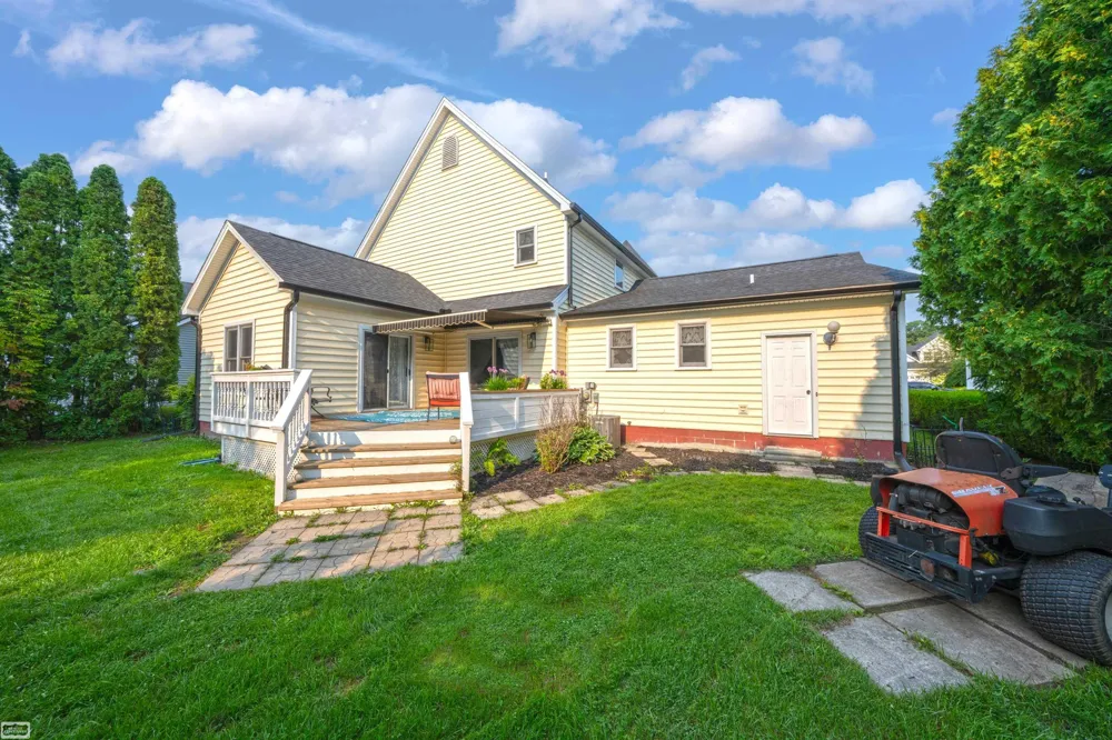 212 Victoria Court St Clair City, MI 48079