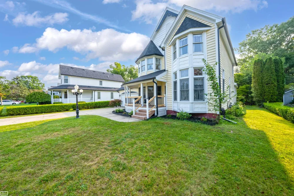 212 Victoria Court St Clair City, MI 48079