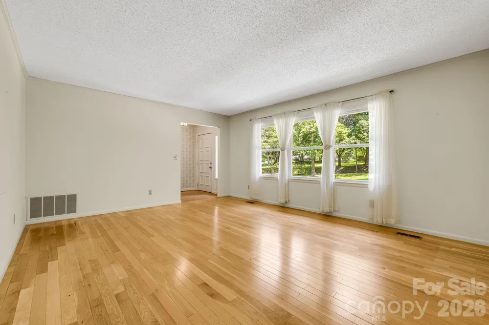 11 E Ridgeway Drive Weaverville, NC 28787