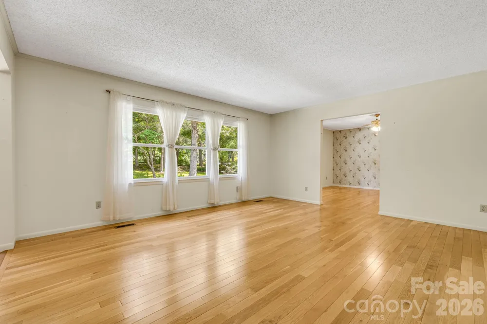 11 E Ridgeway Drive Weaverville, NC 28787