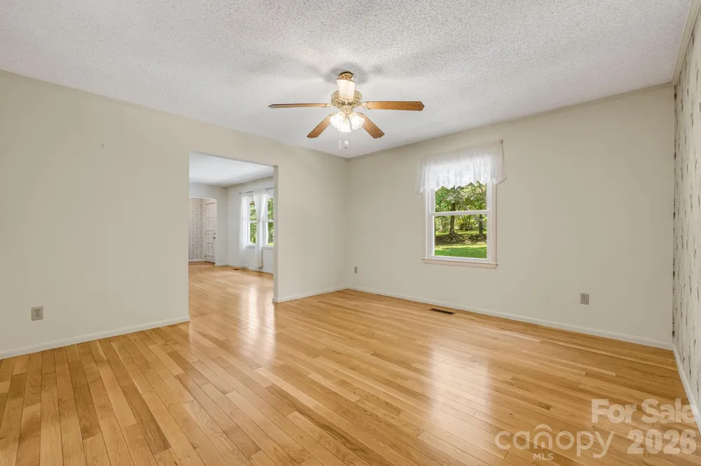 11 E Ridgeway Drive Weaverville, NC 28787