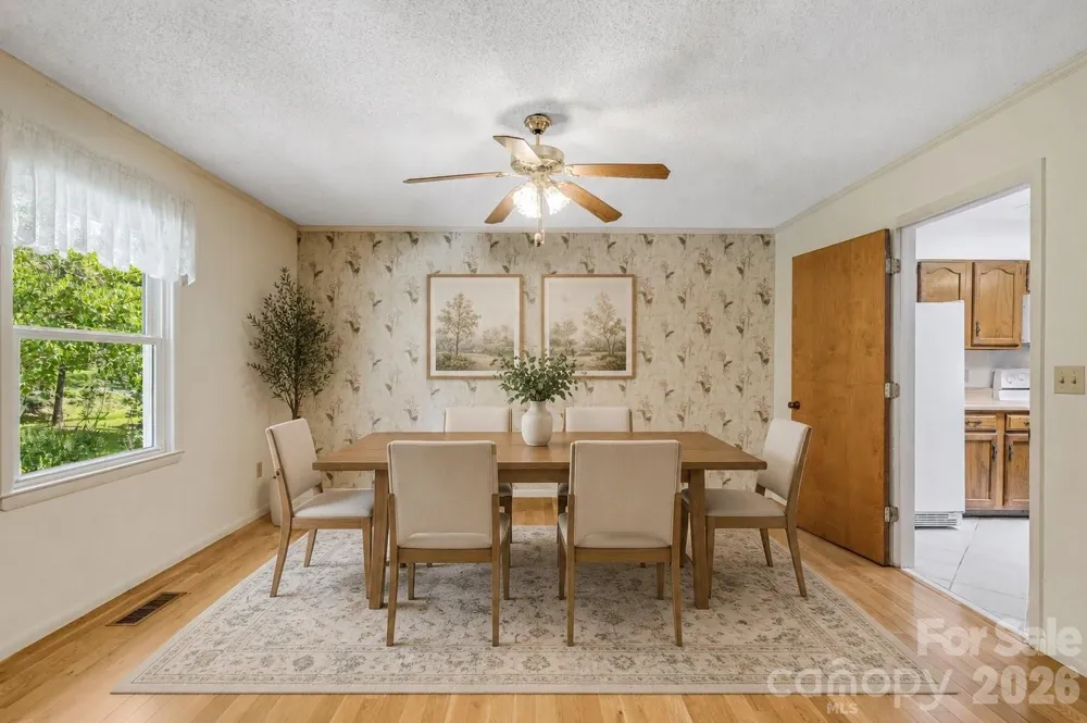 11 E Ridgeway Drive Weaverville, NC 28787