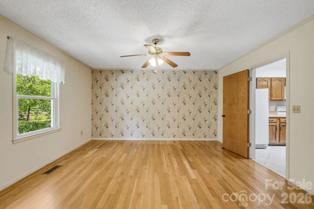 11 E Ridgeway Drive Weaverville, NC 28787