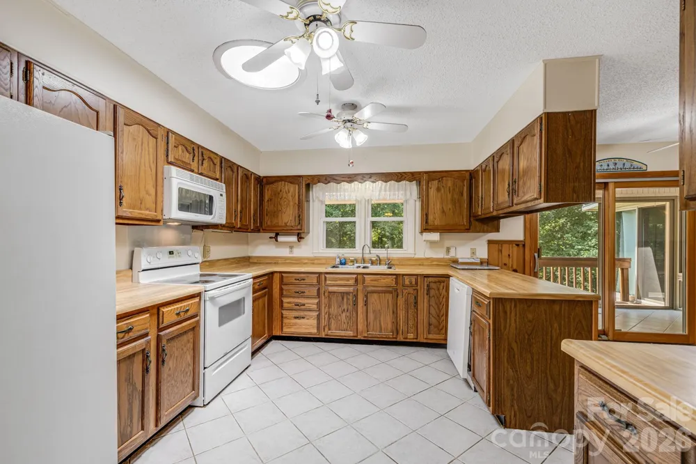 11 E Ridgeway Drive Weaverville, NC 28787