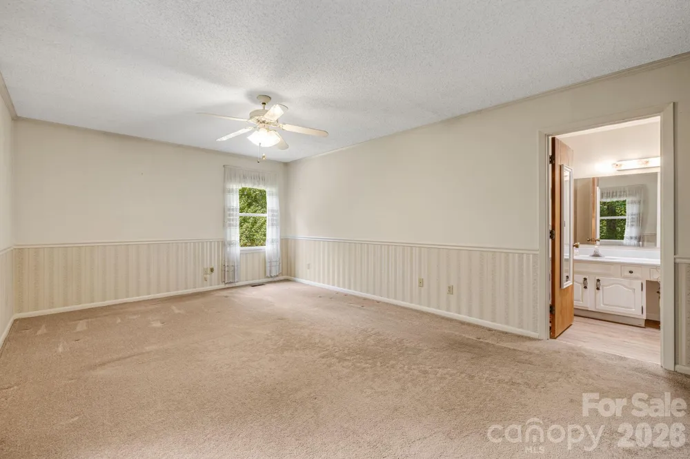 11 E Ridgeway Drive Weaverville, NC 28787